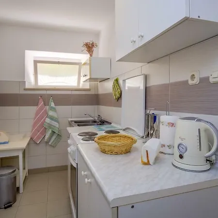 Sheshe Apartman *