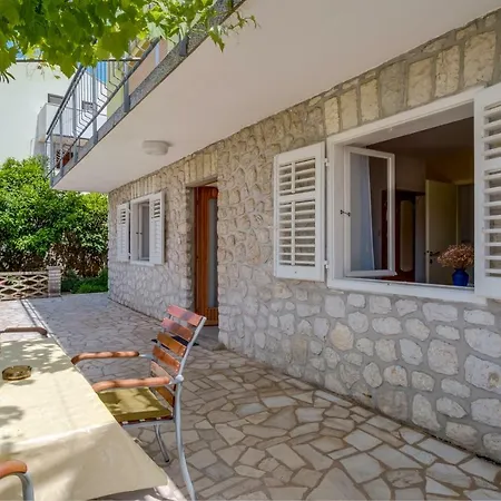 Sheshe Apartman *